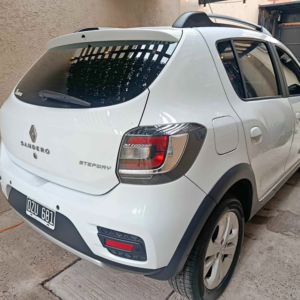 auto sandero blanco